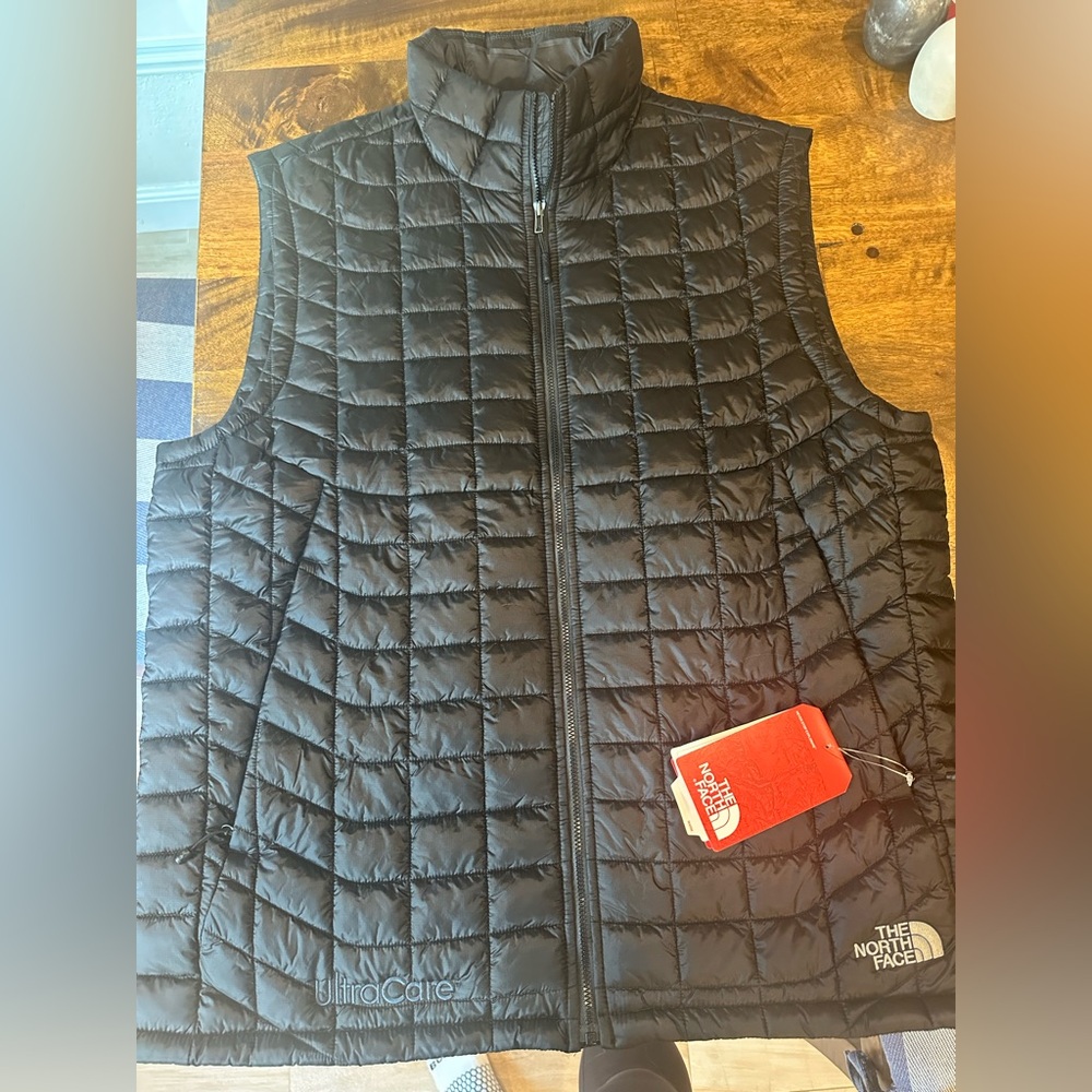 NWT Black Men’s North Face Vest (size L)
